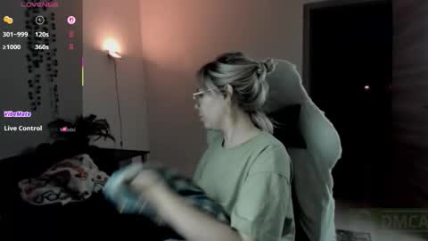   online show from October 10, 2025, 9:36 pm