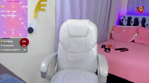 Snapshot of hot_beauty__ chatting on December 28, 2024, 7:44 am VALENTINA online show from December 28, 2024, 7:44 am