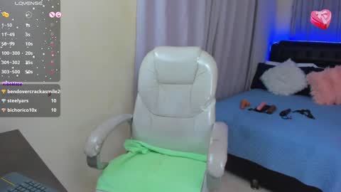 Snapshot of hot_beauty__ chatting on January 12, 2025, 7:43 am VALENTINA online show from January 12, 2025, 7:43 am