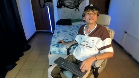 hot bunny online show from November 6, 2025, 2:01 am