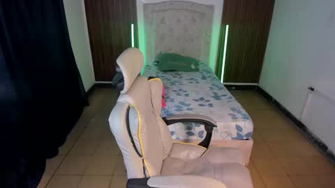 hot bunny online show from November 14, 2025, 1:26 am