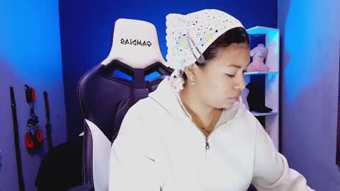 hot chocolate 4u online show from November 10, 2025, 12:15 pm