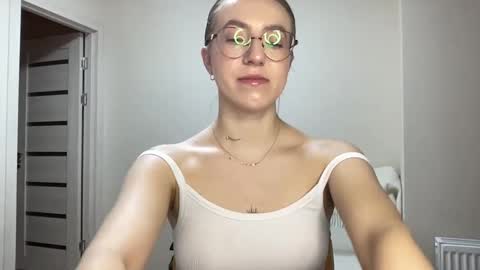 Lina online show from December 21, 2024, 3:09 pm