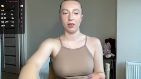 Lina online show from October 24, 2025, 12:34 pm