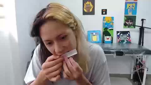 Snapshot of hot_mommymia chatting on September 19, 2025, 4:51 pm Mia online show from September 19, 2025, 4:51 pm