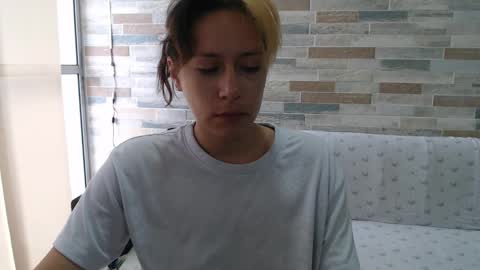 Snapshot of hot_mommymia chatting on September 25, 2025, 1:04 pm Mia online show from September 25, 2025, 1:04 pm