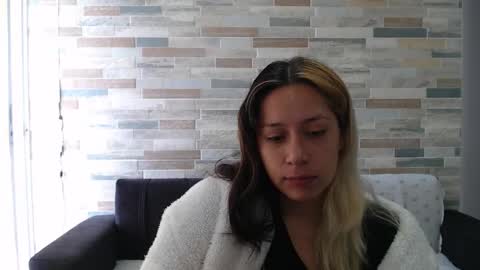 Snapshot of hot_mommymia chatting on October 2, 2025, 2:46 pm Mia online show from October 2, 2025, 2:46 pm