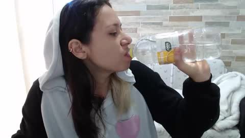 Snapshot of hot_mommymia chatting on October 10, 2025, 12:37 pm Mia online show from October 10, 2025, 12:37 pm