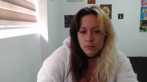 Snapshot of hot_mommymia chatting on October 21, 2025, 1:12 pm Mia online show from October 21, 2025, 1:12 pm