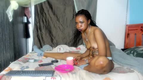 hot_moxie online show from October 9, 2025, 9:02 pm