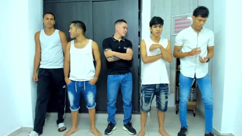 Vanesa Oliver and Andrew online show from February 2, 2025, 11:30 am