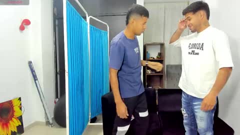 Vanesa Oliver and Andrew online show from March 9, 2025, 10:52 am