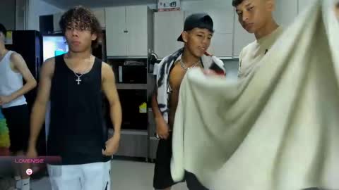 Vanesa Oliver and Andrew online show from October 8, 2025, 11:24 pm