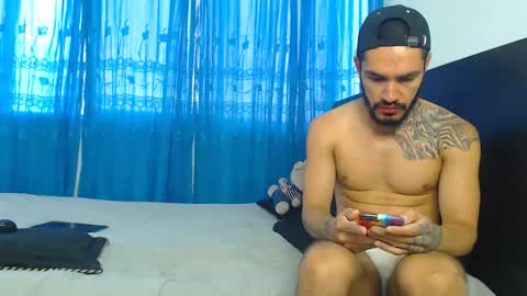 Snapshot of hot_sharks__ chatting on September 18, 2025, 11:45 am Hot Sharks online show from September 18, 2025, 11:45 am