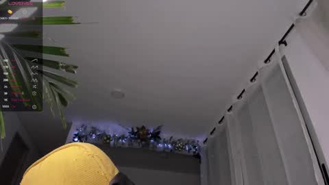 Snapshot of hotay_ chatting on December 4, 2024, 2:42 am Andrew xdres08 online show from December 4, 2024, 2:42 am