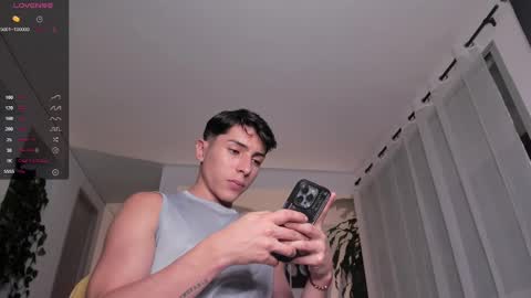 Snapshot of hotay_ chatting on February 21, 2025, 3:01 am Andrew xdres08 online show from February 21, 2025, 3:01 am