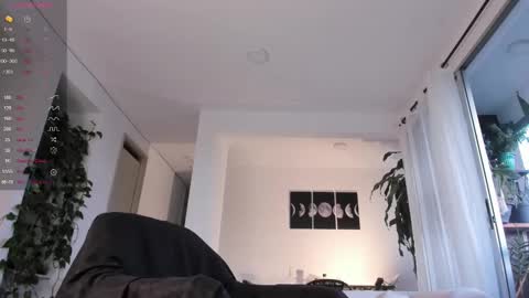 Snapshot of hotay_ chatting on October 6, 2025, 10:40 pm Andrew xdres08 online show from October 6, 2025, 10:40 pm