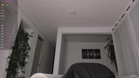 Snapshot of hotay_ chatting on October 19, 2025, 12:33 am Andrew xdres08 online show from October 19, 2025, 12:33 am