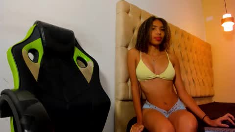 hotblosson online show from October 17, 2025, 2:08 pm