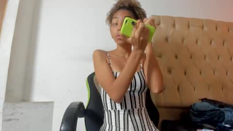 hotblosson online show from November 2, 2025, 1:24 pm