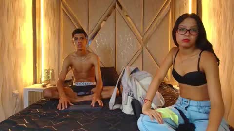 hotcouple_222 online show from November 21, 2025, 8:02 am