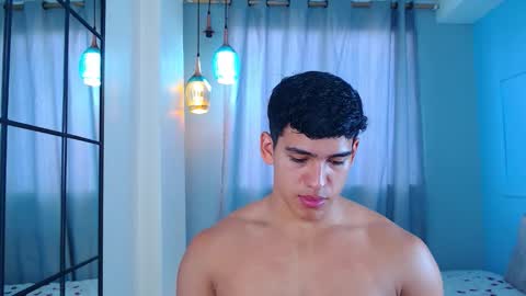 Snapshot of hotcrew_ chatting on November 21, 2025, 1:10 pm Hussain aaron and Ekko online show from November 21, 2025, 1:10 pm