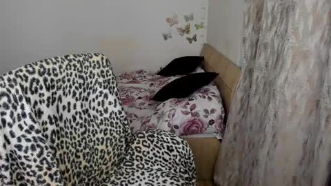 KRISS LUNA online show from December 18, 2025, 1:55 am