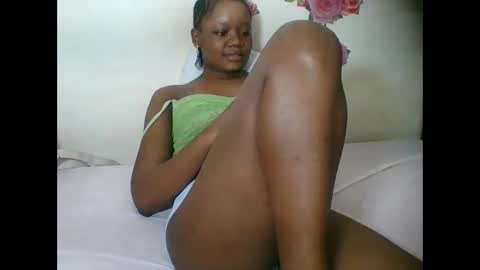 Snapshot of hotjeylee chatting on September 29, 2025, 6:13 pm LOYCE online show from September 29, 2025, 6:13 pm