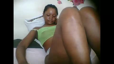 Snapshot of hotjeylee chatting on October 18, 2025, 10:54 pm LOYCE online show from October 18, 2025, 10:54 pm