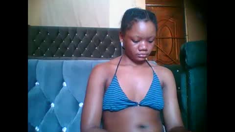 Snapshot of hotjeylee chatting on November 17, 2025, 1:06 pm LOYCE online show from November 17, 2025, 1:06 pm