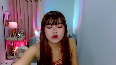 Snapshot of hotlayla_ chatting on December 9, 2024, 8:33 am Layla online show from December 9, 2024, 8:33 am