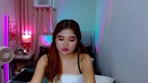 Snapshot of hotlayla_ chatting on December 14, 2024, 10:24 am Layla online show from December 14, 2024, 10:24 am