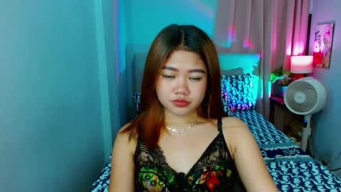 Snapshot of hotlayla_ chatting on February 10, 2025, 11:15 am Layla online show from February 10, 2025, 11:15 am