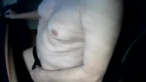 Snapshot of hotmassage50 chatting on October 18, 2025, 3:24 pm hotmassage50 online show from October 18, 2025, 3:24 pm