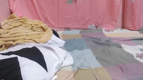 Snapshot of hotpink4u04 chatting on December 4, 2024, 10:13 am hotpink4u04 online show from December 4, 2024, 10:13 am