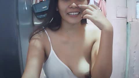 hotpink4u04 online show from November 11, 2025, 11:43 am