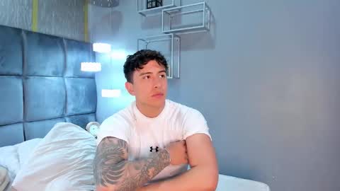 Snapshot of hott_boyy__ chatting on November 7, 2025, 11:32 am hott_boyy__ online show from November 7, 2025, 11:32 am