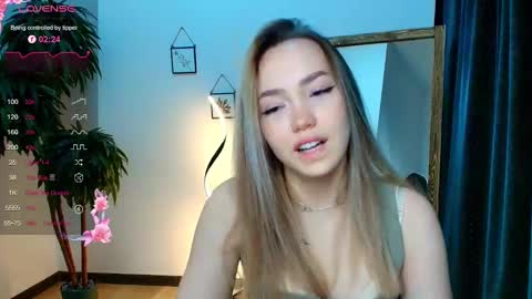 Snapshot of hottease_pvt chatting on December 4, 2024, 11:19 am hello Im Eva online show from December 4, 2024, 11:19 am