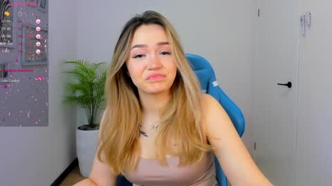 Snapshot of hottease_pvt chatting on January 8, 2025, 5:16 am hello Im Eva online show from January 8, 2025, 5:16 am