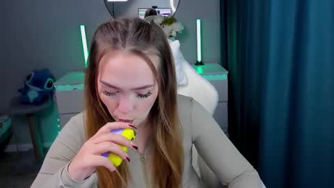 Snapshot of hottease_pvt chatting on September 20, 2025, 4:41 pm hello Im Eva online show from September 20, 2025, 4:41 pm