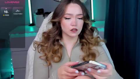 Snapshot of hottease_pvt chatting on October 6, 2025, 9:40 am hello Im Eva online show from October 6, 2025, 9:40 am