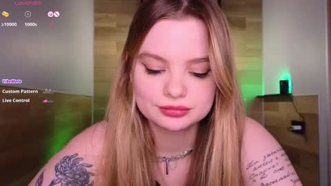 Snapshot of hottie_jane chatting on January 25, 2025, 5:19 pm Jane  online show from January 25, 2025, 5:19 pm