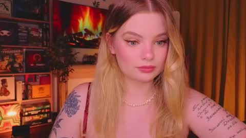 Snapshot of hottie_jane chatting on September 28, 2025, 7:19 pm Jane  online show from September 28, 2025, 7:19 pm