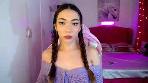 LEXIE- dont forget to give me thumbs up online show from December 9, 2024, 6:57 pm