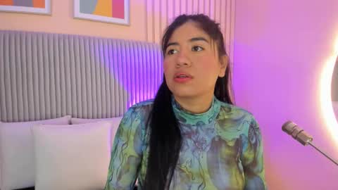 Snapshot of hottie_mine_ chatting on October 22, 2025, 11:32 am 2pm - 9pm GMT-5 online show from October 22, 2025, 11:32 am