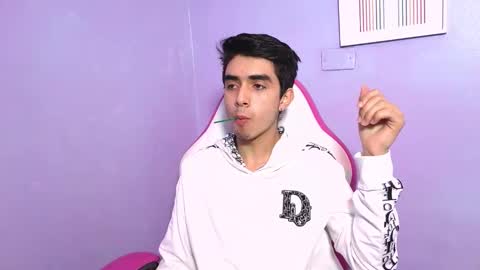 hottiie_guy online show from December 3, 2025, 6:28 pm