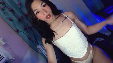 Snapshot of hottmolly100403 chatting on October 24, 2025, 8:05 pm SCARLET online show from October 24, 2025, 8:05 pm