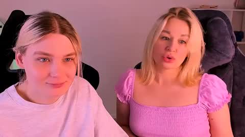 Snapshot of hottyblonds chatting on December 20, 2024, 7:22 am Nessie and Jessie online show from December 20, 2024, 7:22 am
