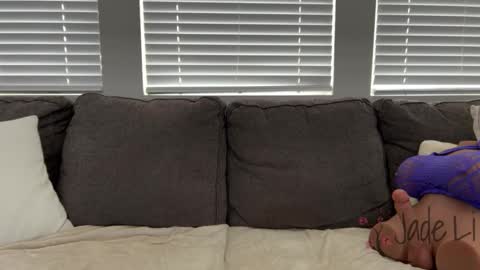 Jade Li online show from December 17, 2025, 9:10 pm