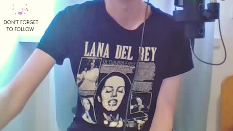 Snapshot of houdenni chatting on February 9, 2025, 8:22 am twinkie online show from February 9, 2025, 8:22 am